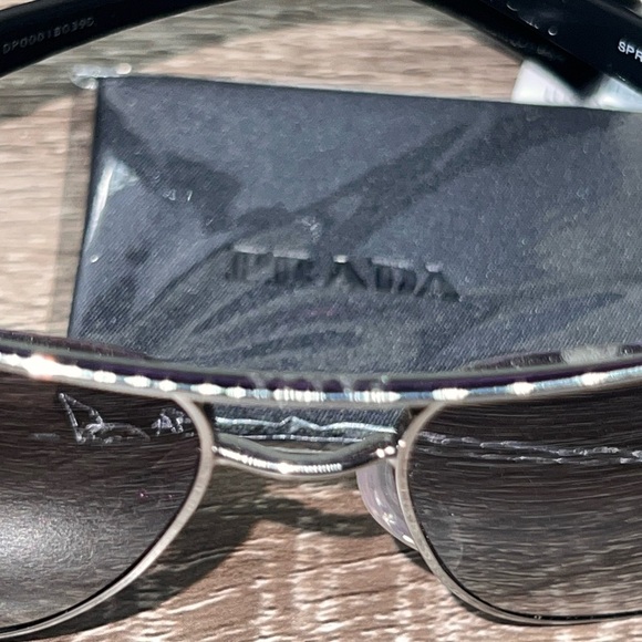 New Prada SPR 52P Sunglasses Grey Polarized Gunmetal/Black - Picture 7 of 13